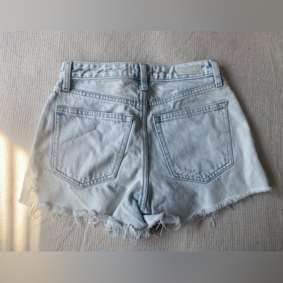 Light wash ripped jean shorts - Abercrombie size 2 - Picture 2 of 3